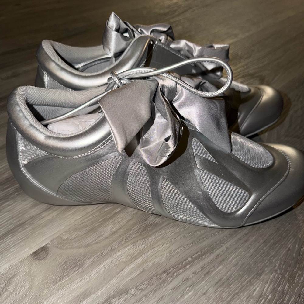 Rosie Metallic Bow Tie Low Top Sneakers - Silver
